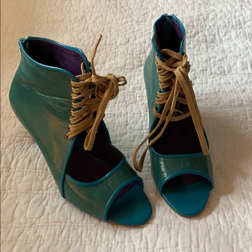 JUMP Heels